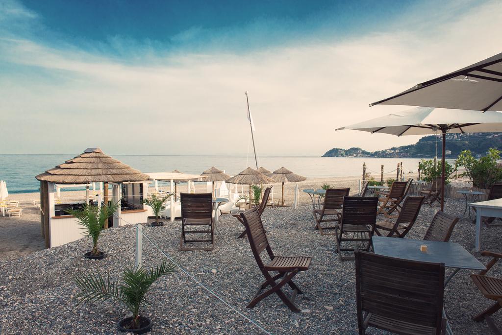 Apartamento La Terrazza Sul Mare Letojanni Exterior foto